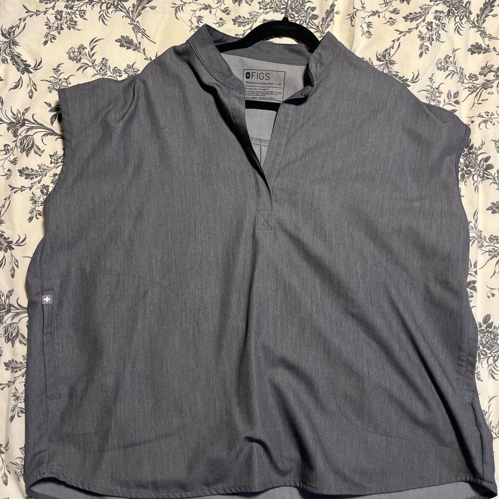 Figs Charcoal Technical Collection Top